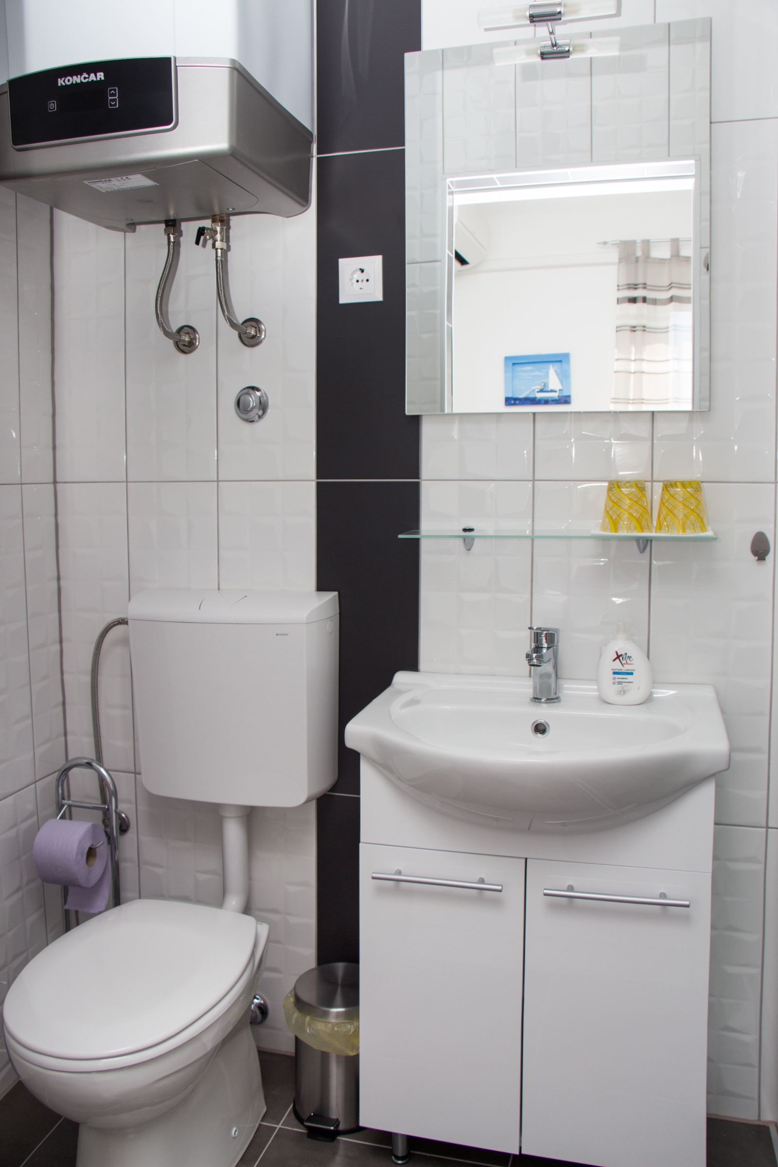 Two bedroom apartment near beach Krilo Jesenice, Omiš  A-a