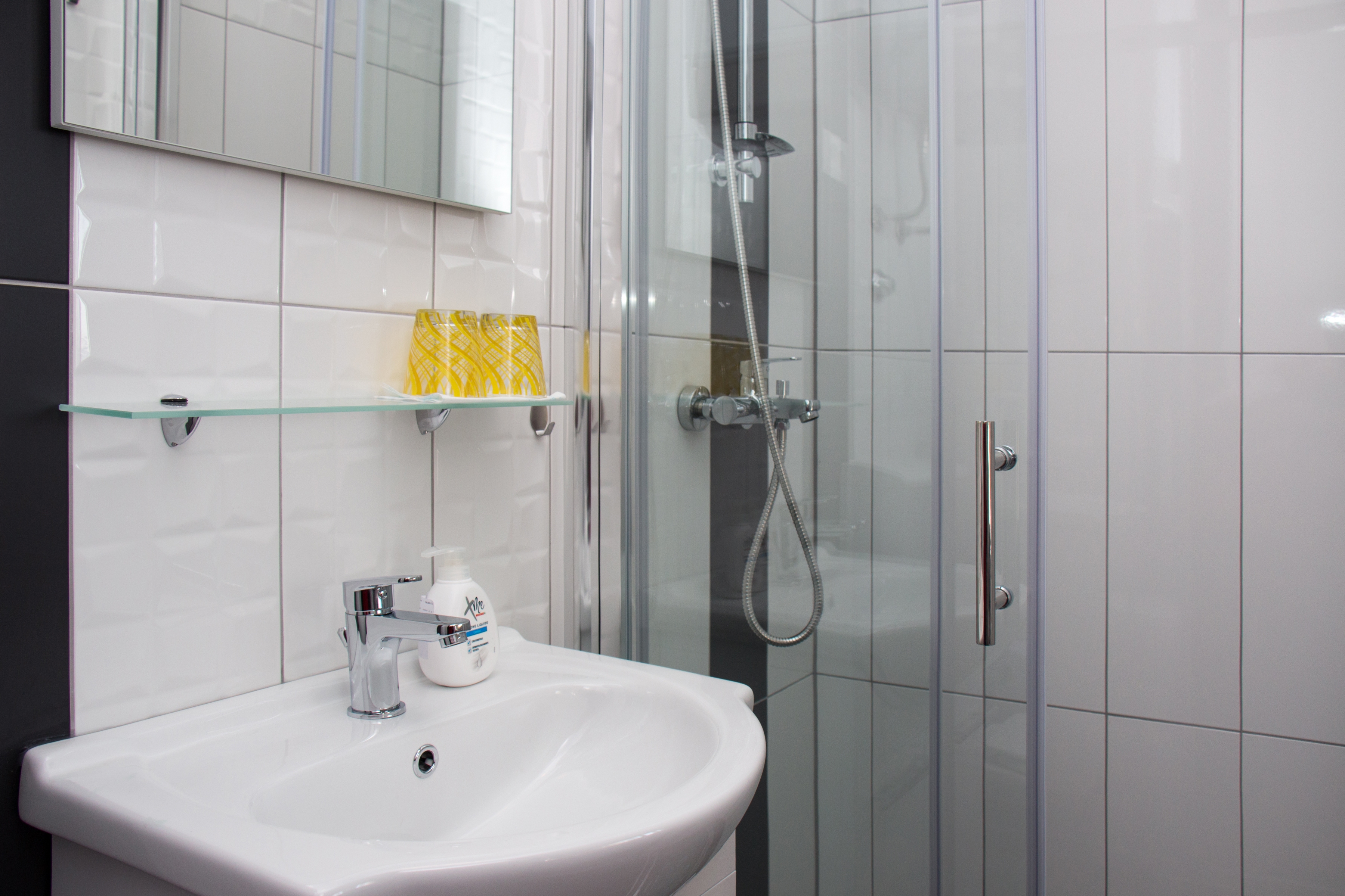 Two bedroom apartment near beach Krilo Jesenice, Omiš  A-a