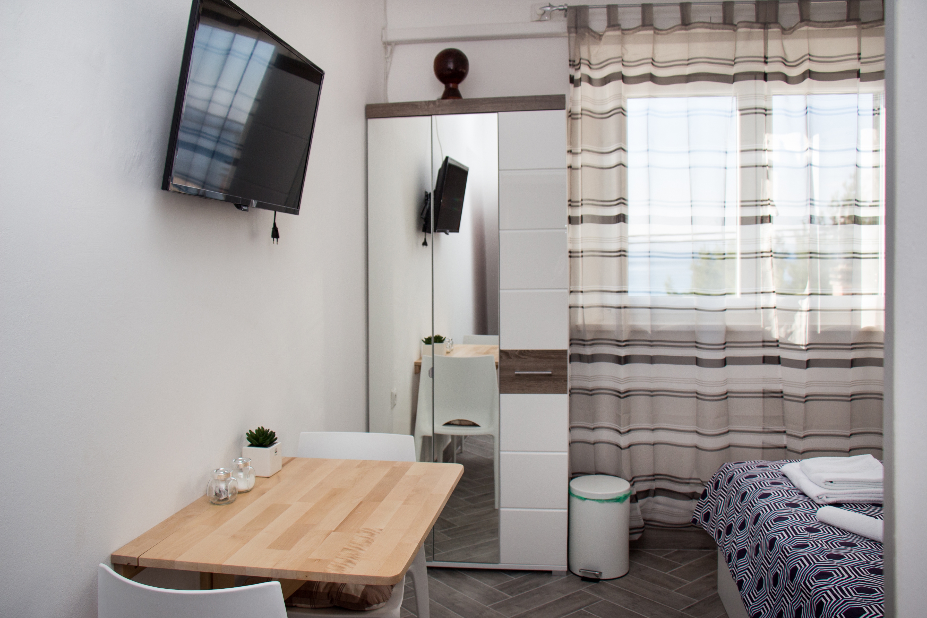Two bedroom apartment near beach Krilo Jesenice, Omiš  A-a