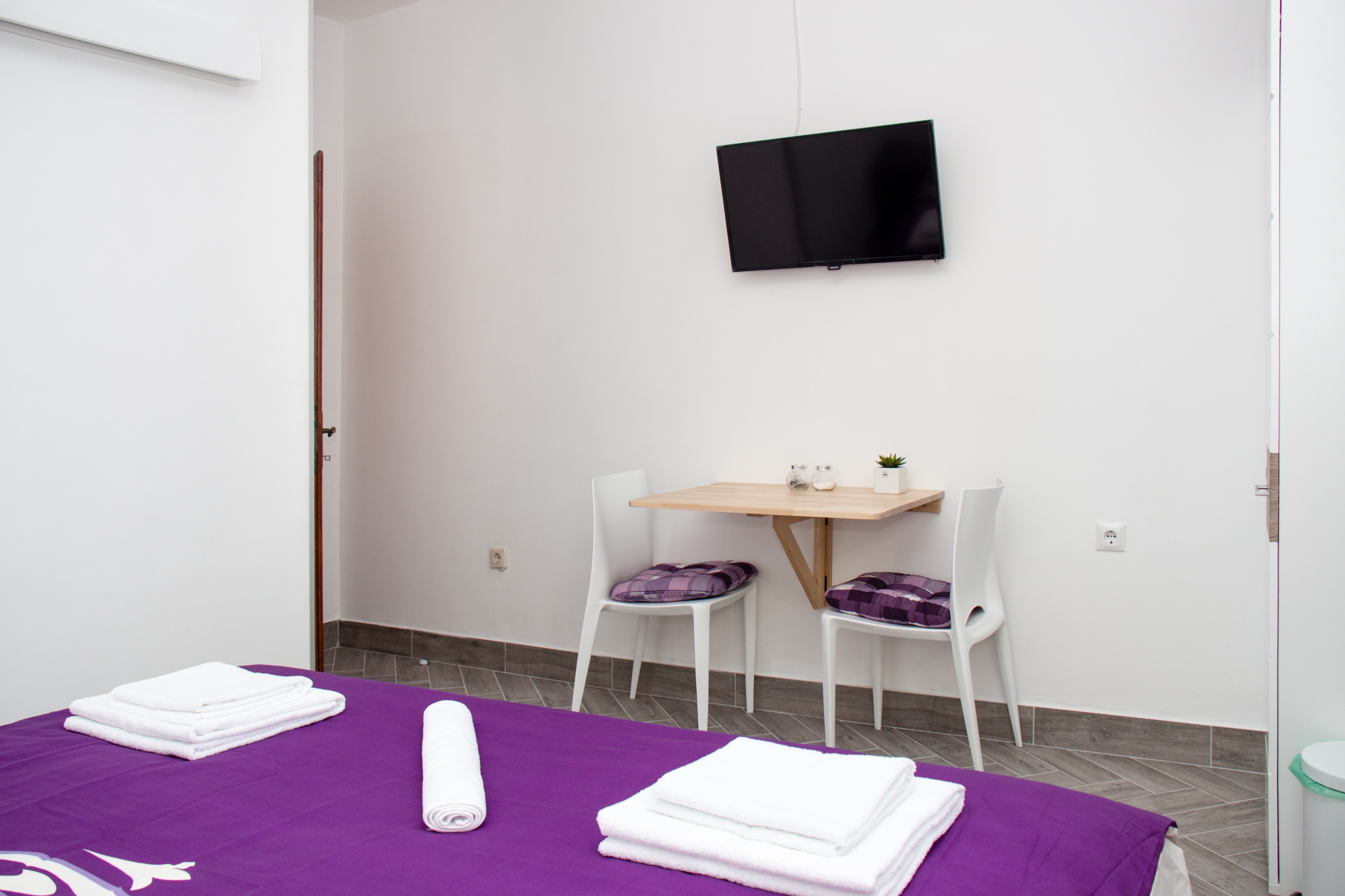 Two bedroom apartment near beach Krilo Jesenice, Omiš  A-a