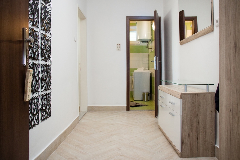 Two bedroom apartment near beach Krilo Jesenice, Omiš  A-a