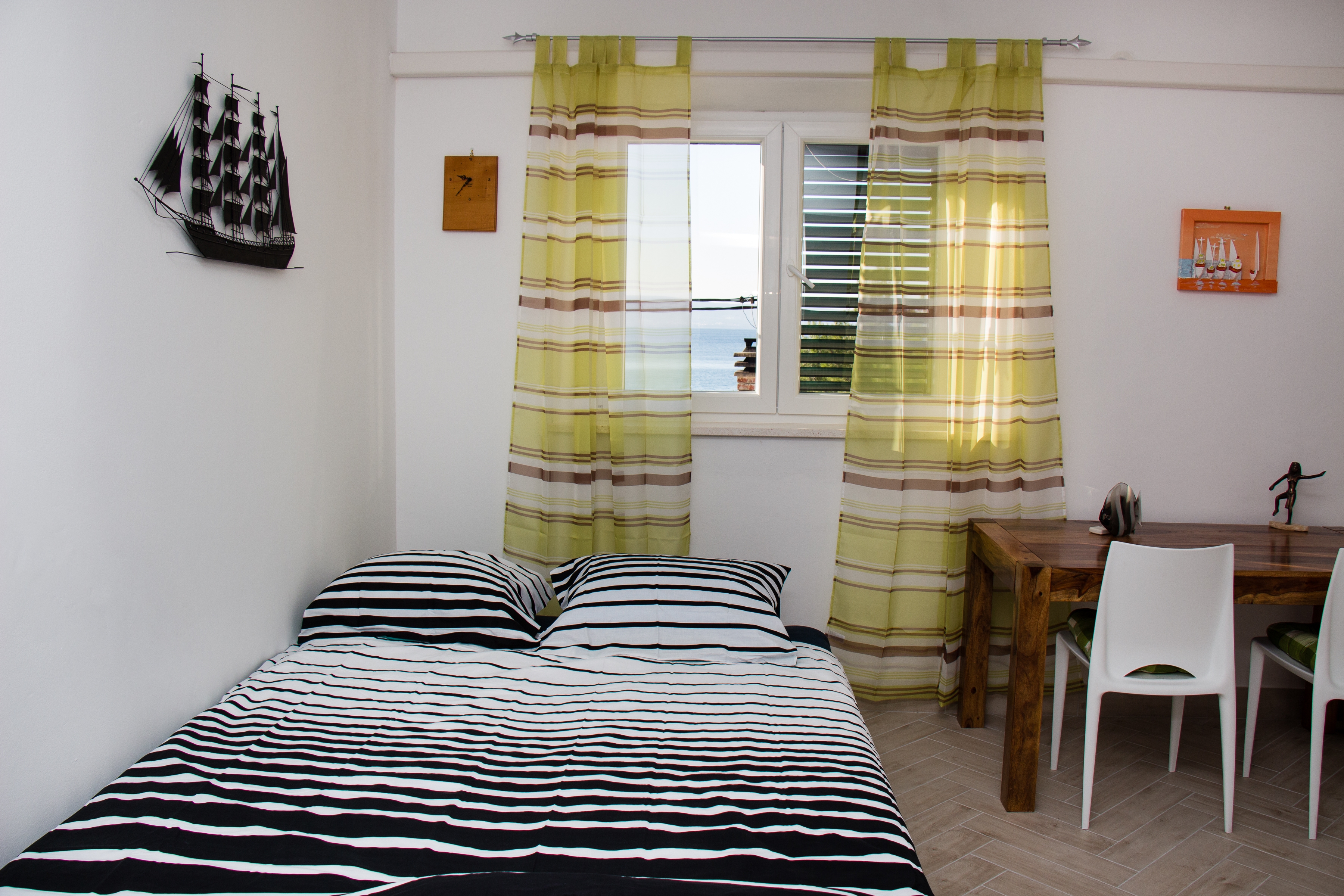 Two bedroom apartment near beach Krilo Jesenice, Omiš (A-14459-a)