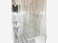 Badkamer Nin, Badkamer in the studio-apartment, (pet friendly) en WiFi.
