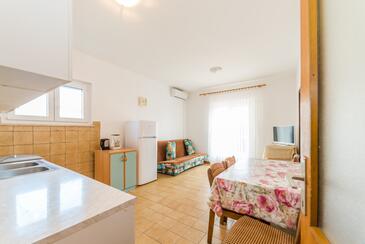 Sabunike, Sala de estar in the apartment, air condition available y WiFi.