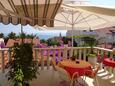 Bol, Terrasse dans l’hébergement en type room, avec la vue sur la mer et WiFi.