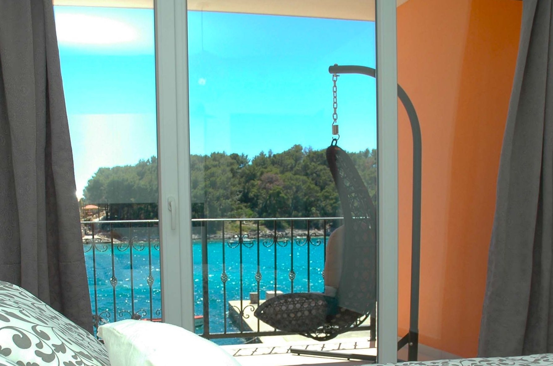 Three bedroom apartment near beach Prižba, Korčula  A-b