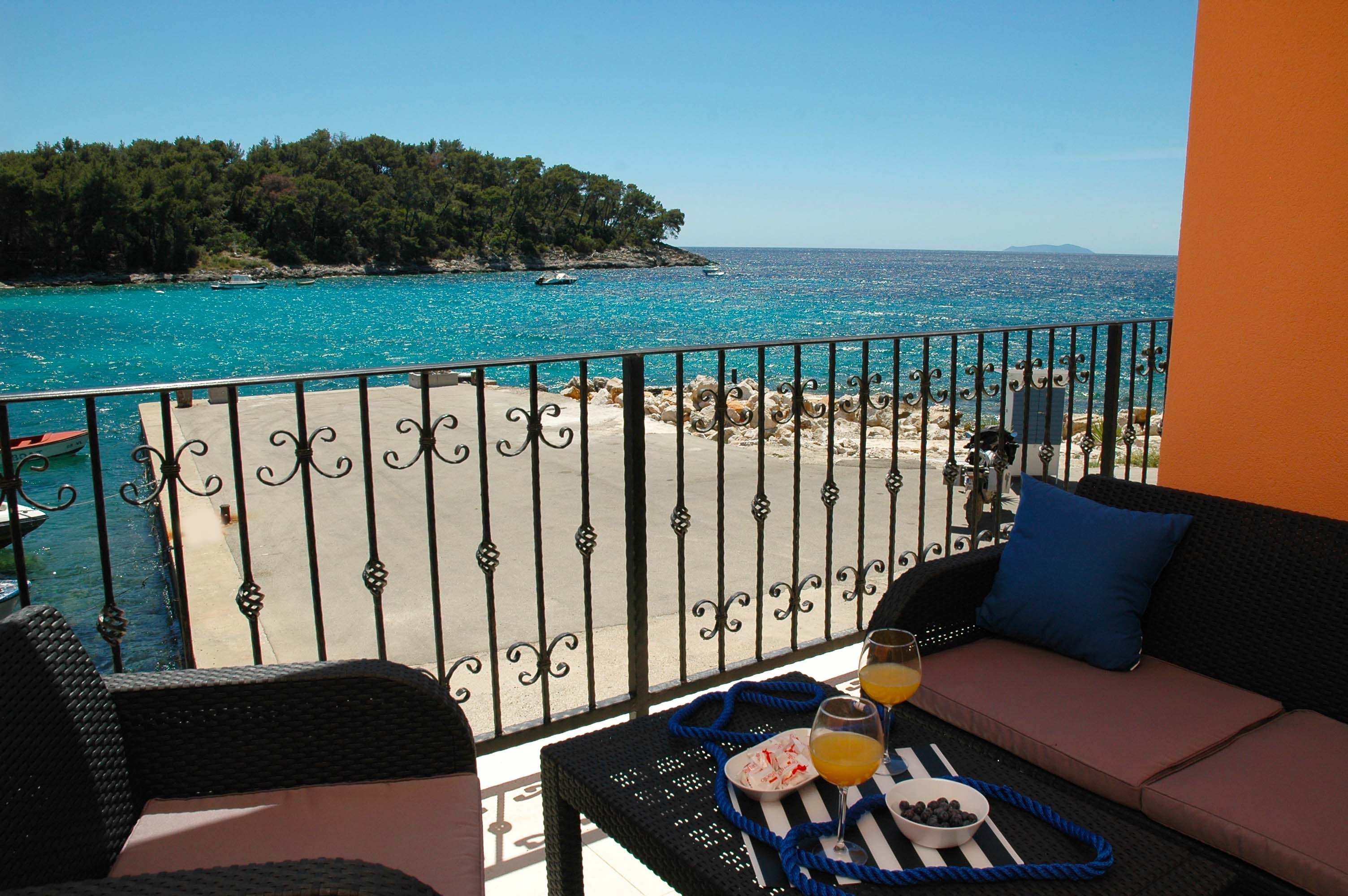 Three bedroom apartment near beach Prižba, Korčula  A-b