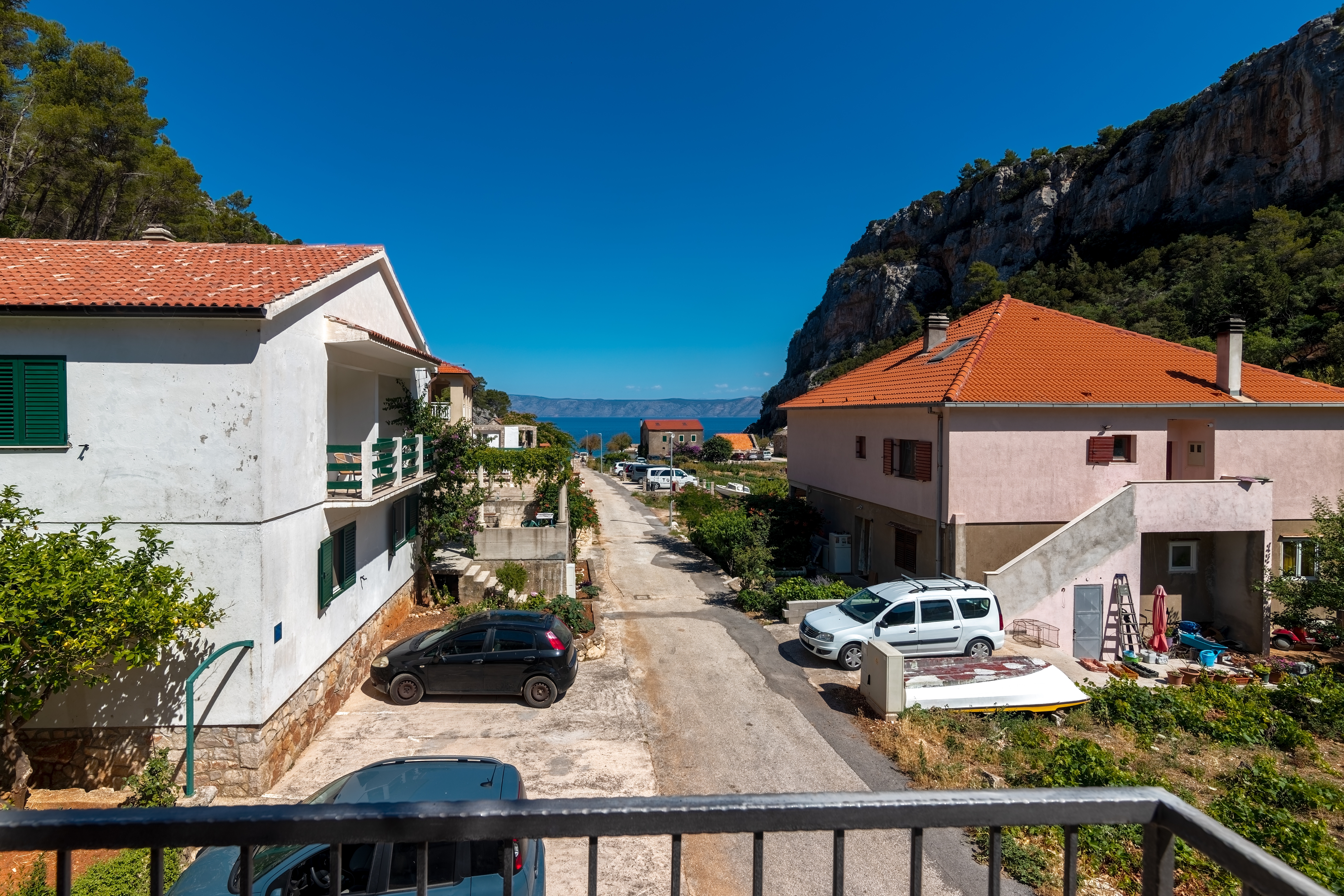 One bedroom apartment with terrace and sea view Cove Vela Stiniva, Hvar  A-b