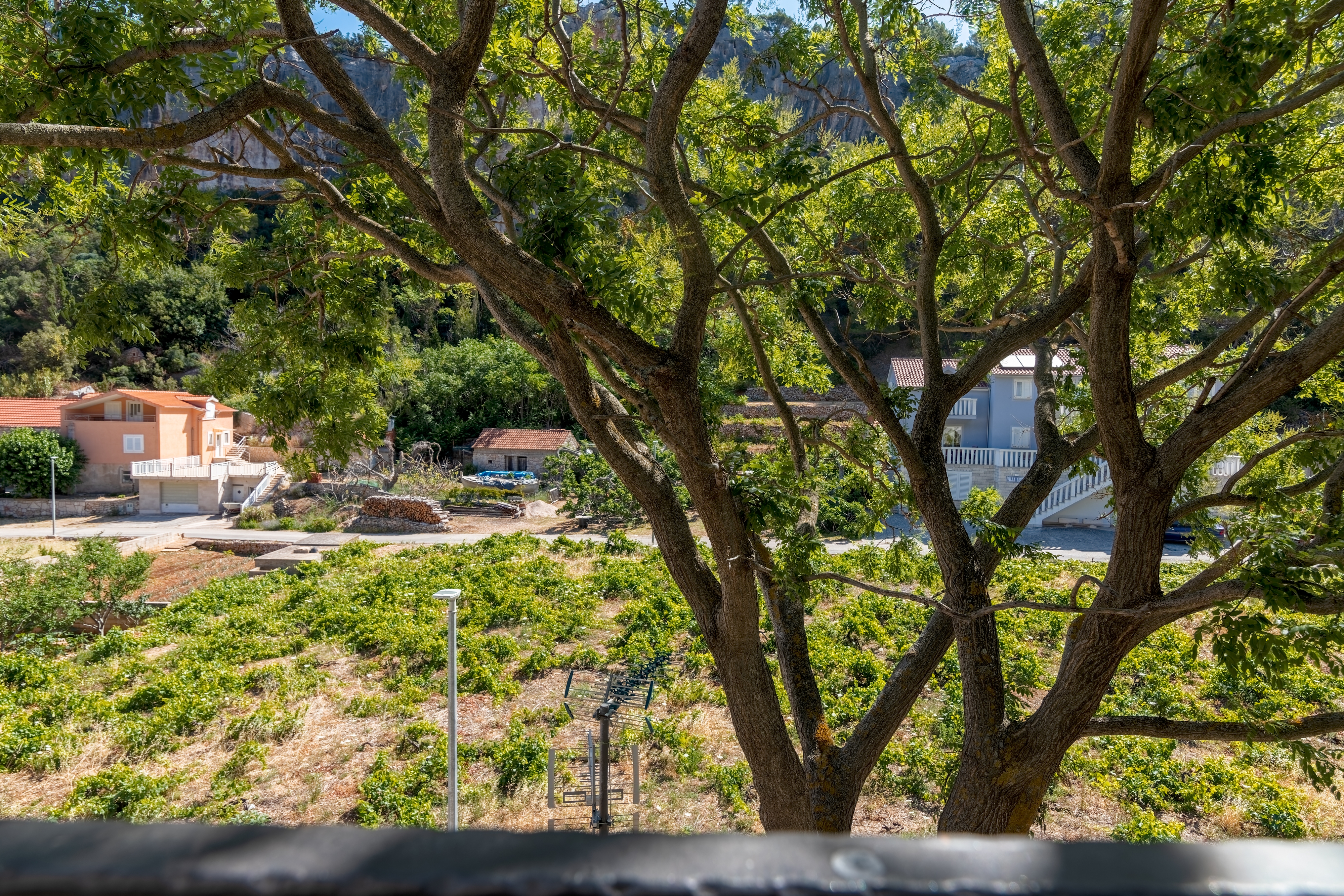 One bedroom apartment with balcony and sea view Cove Vela Stiniva, Hvar  A-c