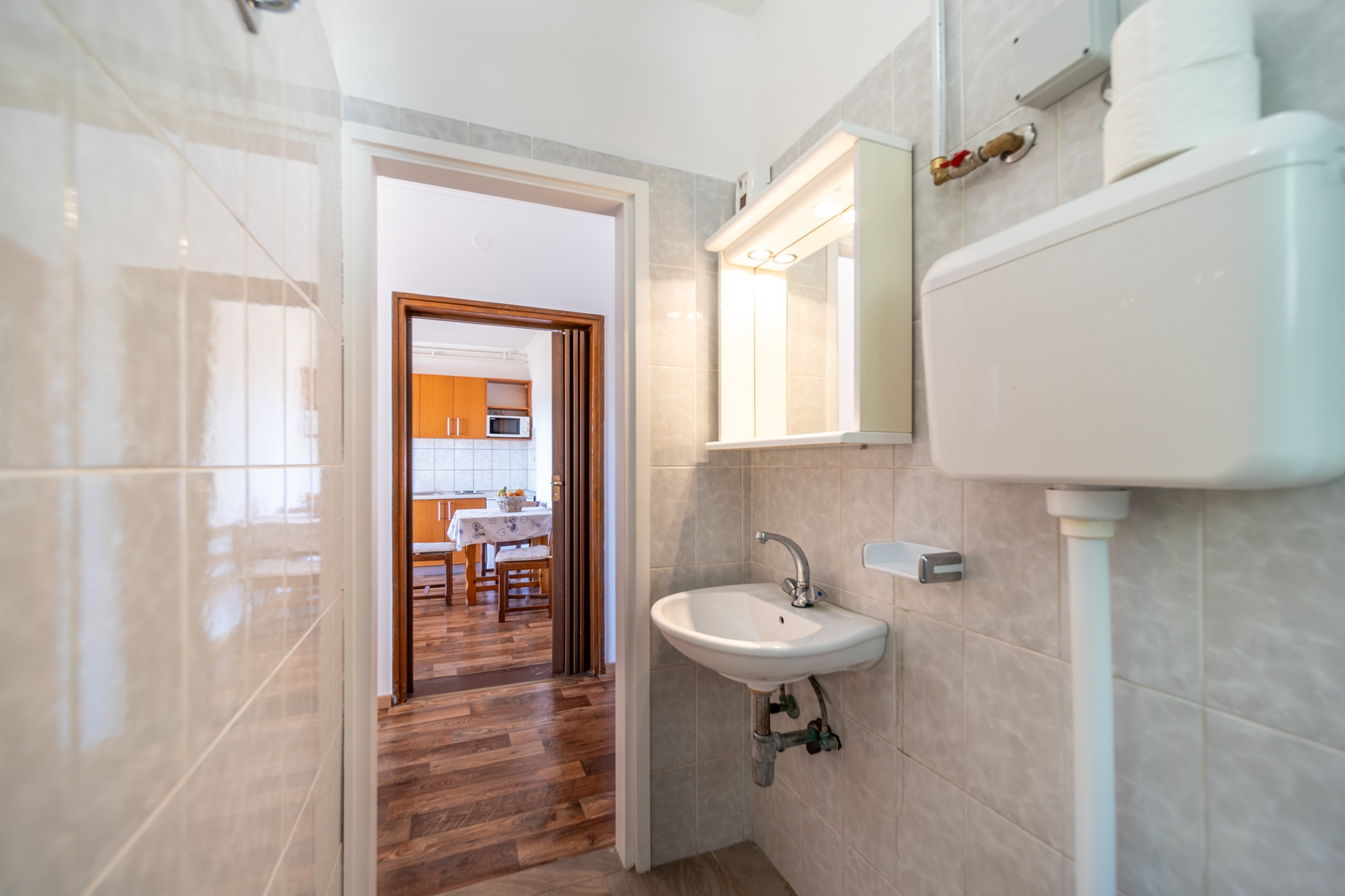 One bedroom apartment near beach Barbat, Rab  A-a