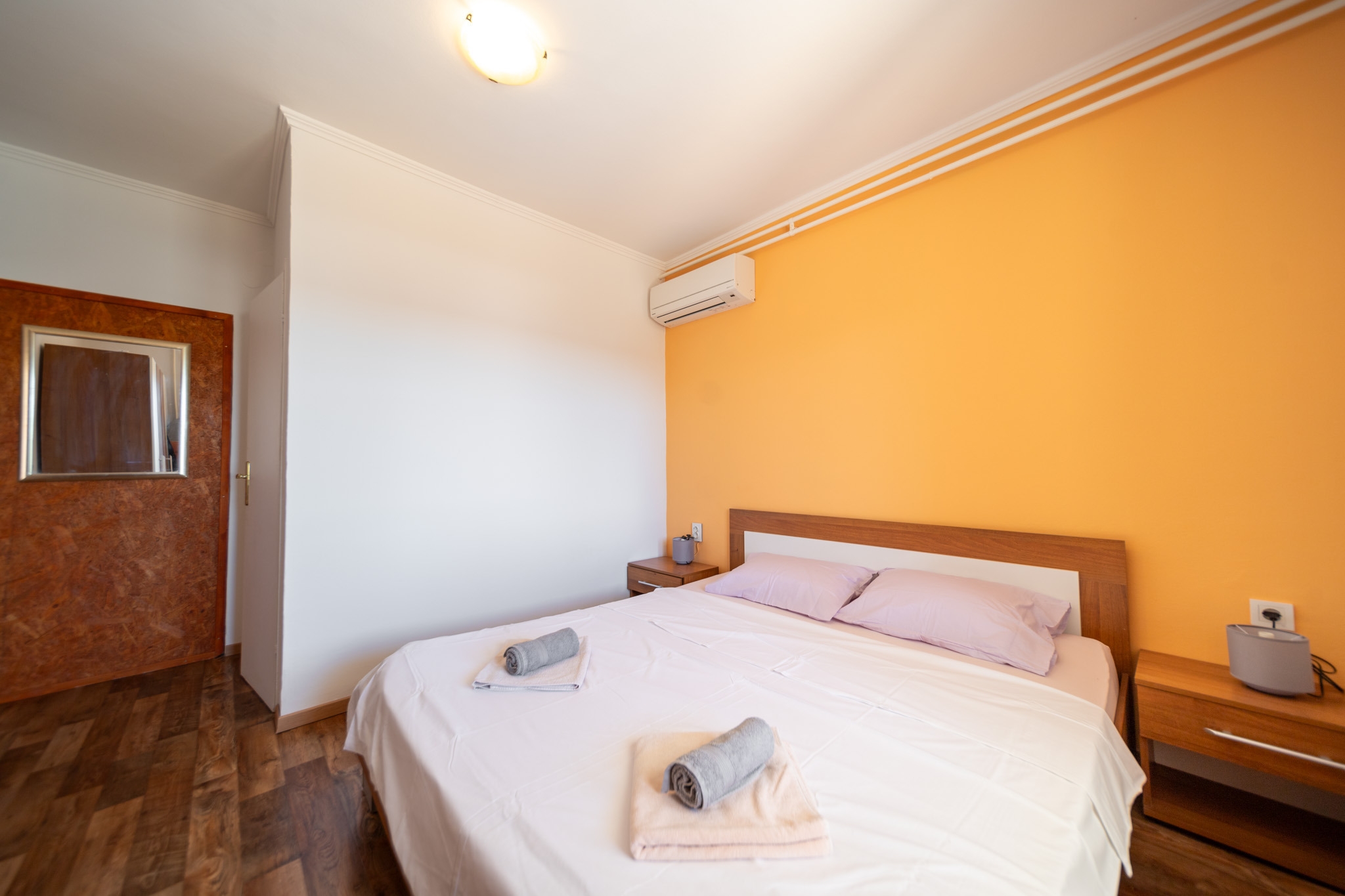 One bedroom apartment near beach Barbat, Rab  A-a