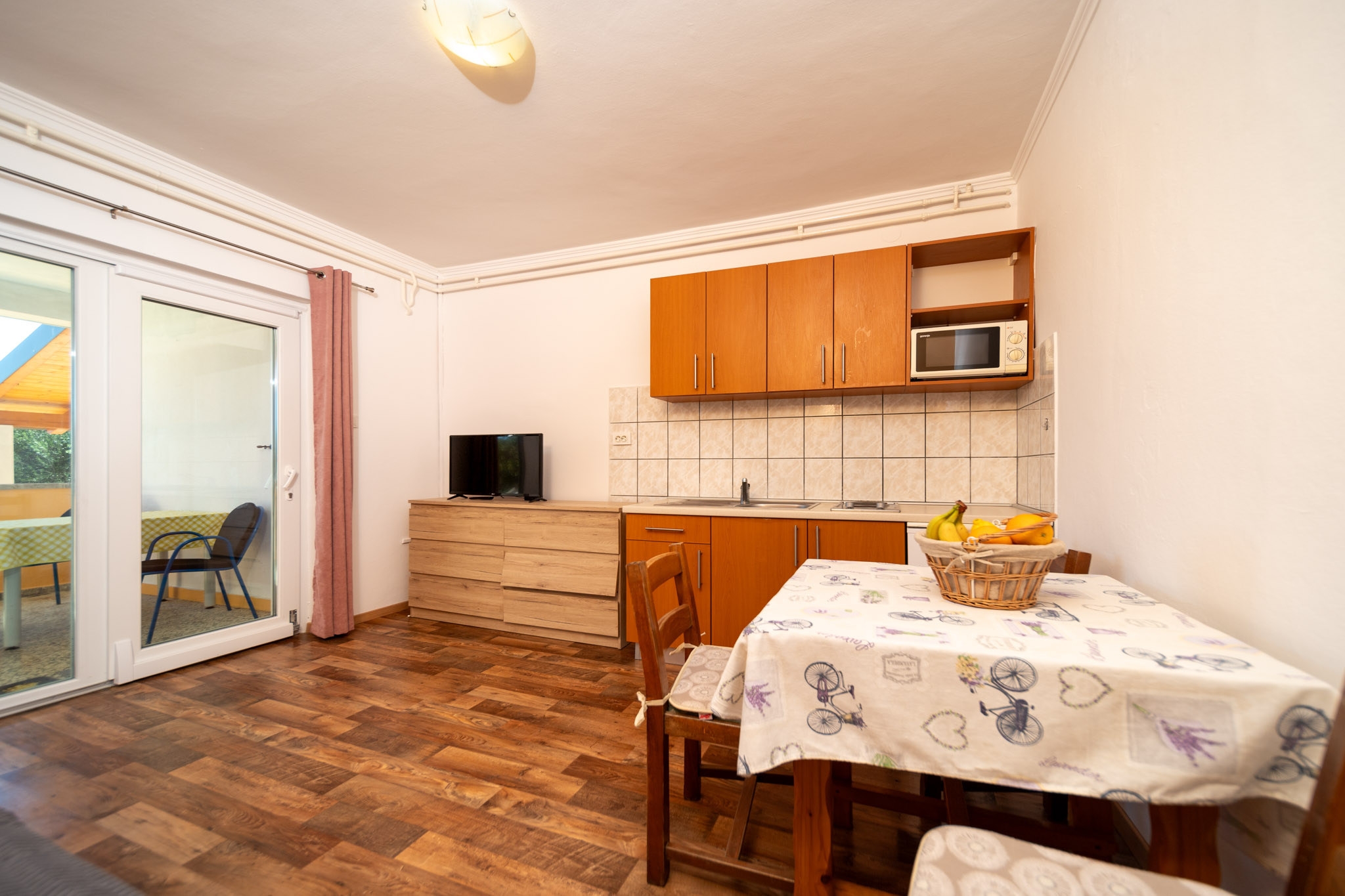 One bedroom apartment near beach Barbat, Rab  A-a