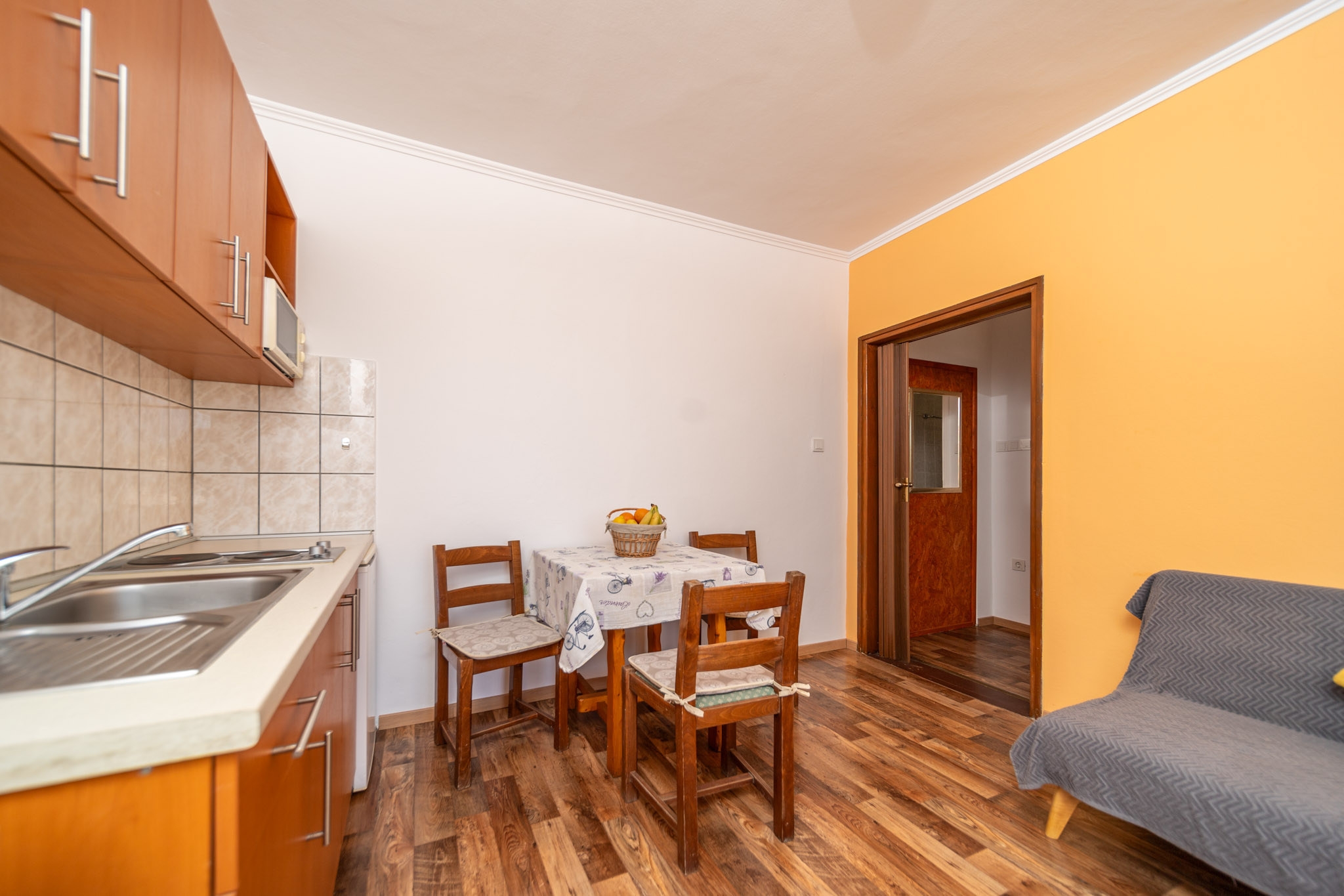 One bedroom apartment near beach Barbat, Rab  A-a