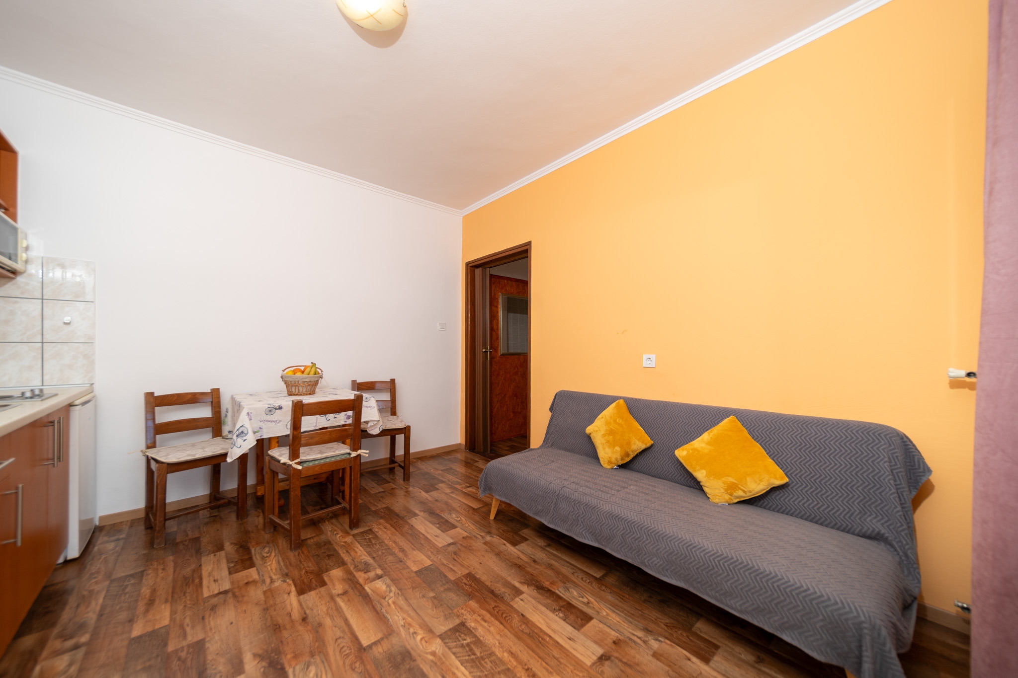 One bedroom apartment near beach Barbat, Rab  A-a