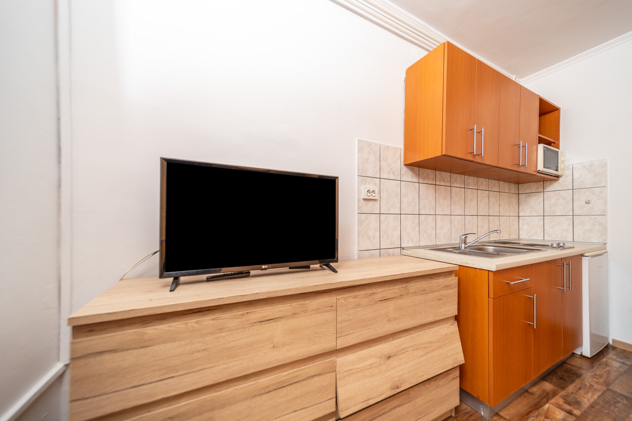 One bedroom apartment near beach Barbat, Rab  A-a