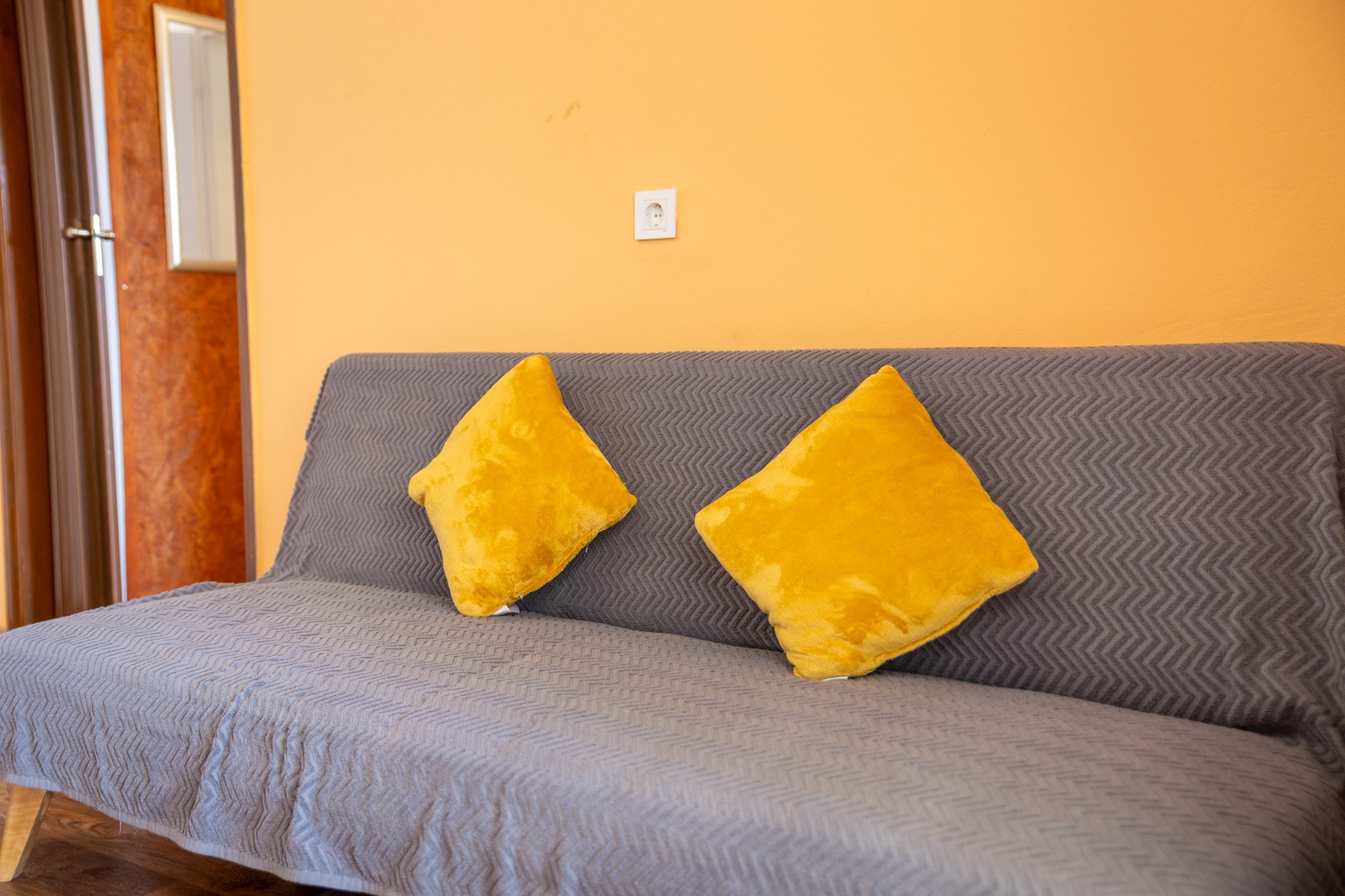 One bedroom apartment near beach Barbat, Rab  A-a