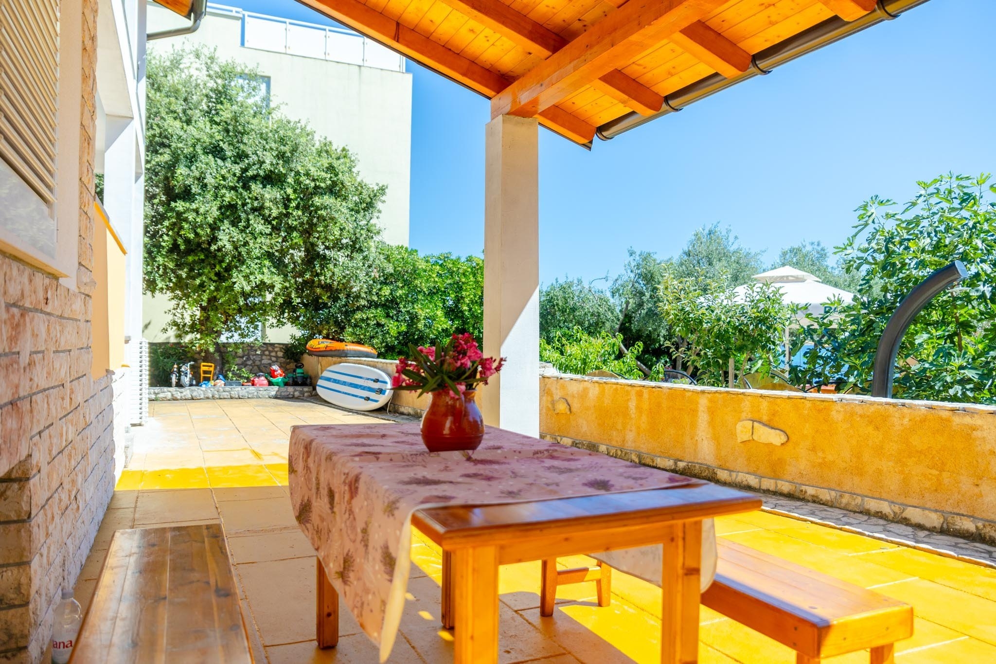 One bedroom apartment near beach Barbat, Rab  A-a