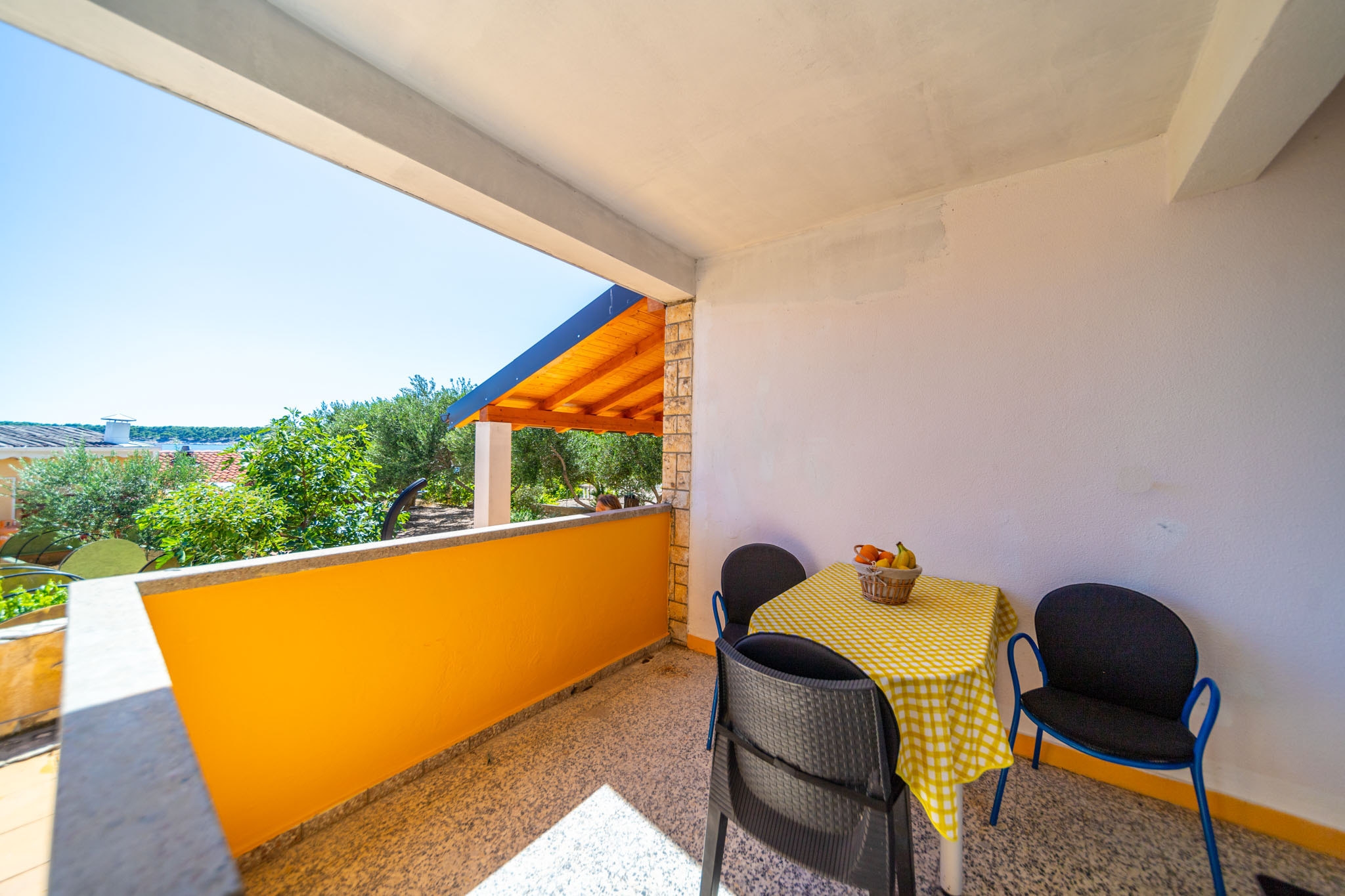 One bedroom apartment near beach Barbat, Rab  A-a
