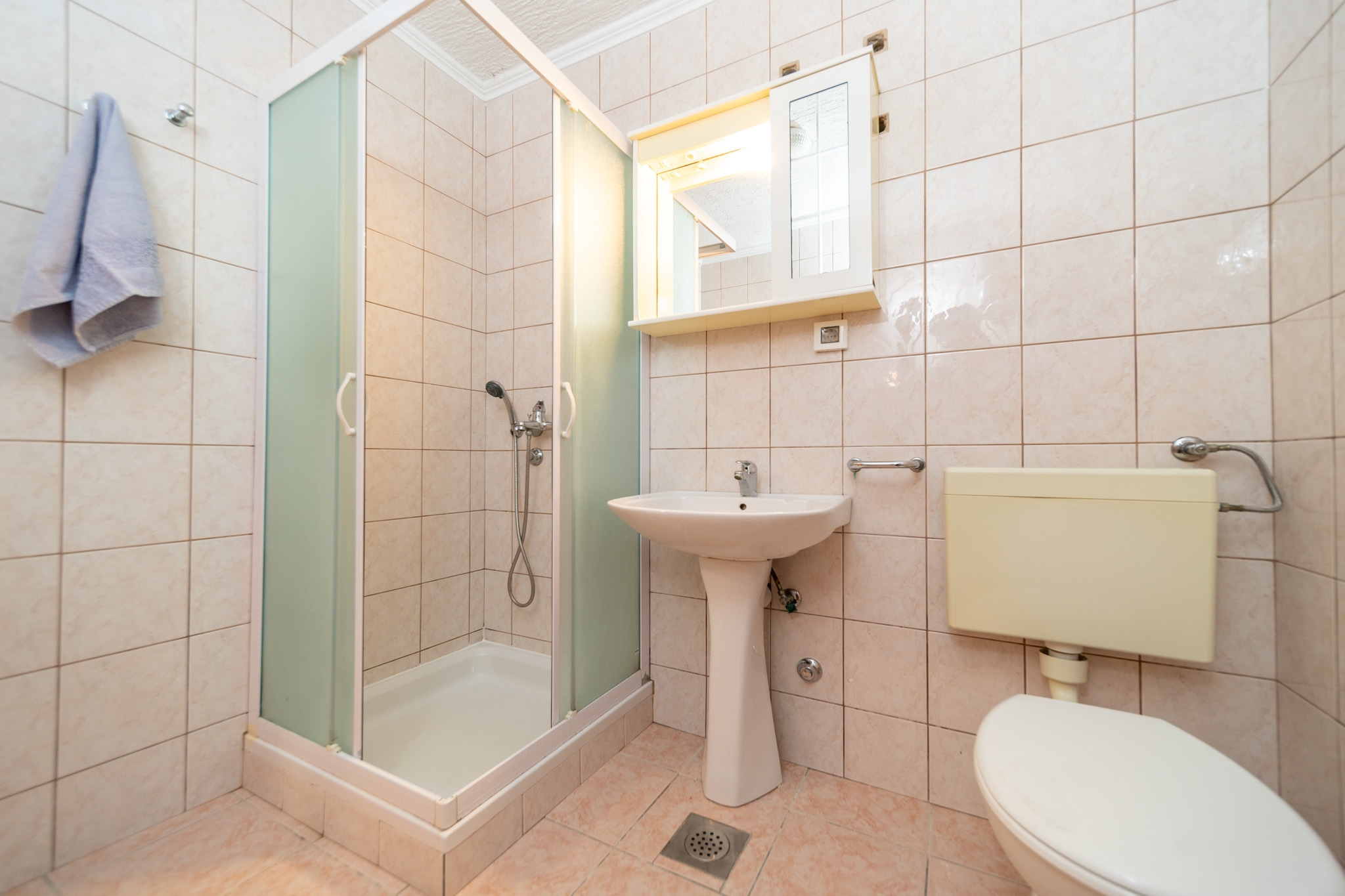 One bedroom apartment near beach Barbat, Rab  A-b