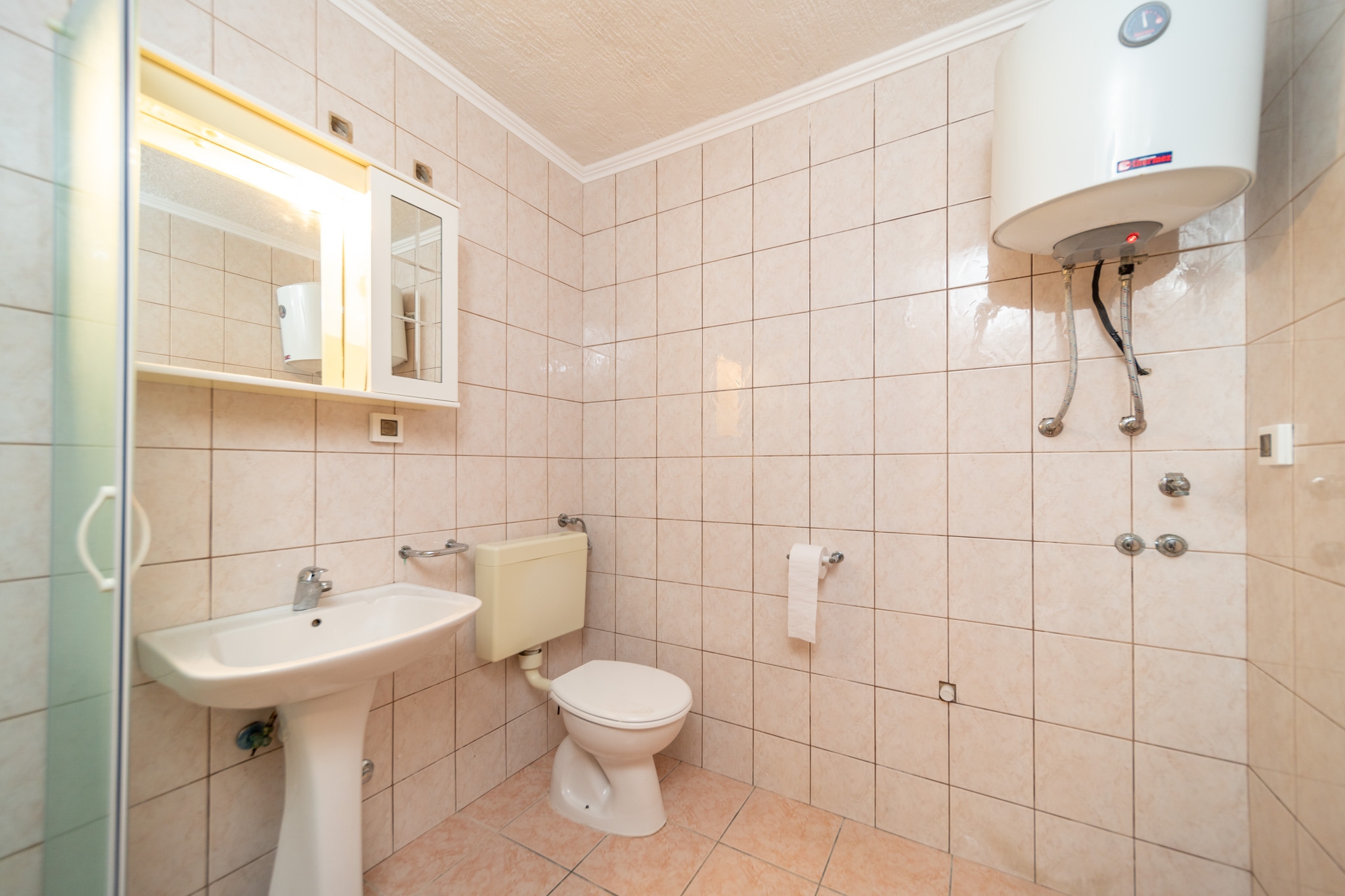 One bedroom apartment near beach Barbat, Rab  A-b