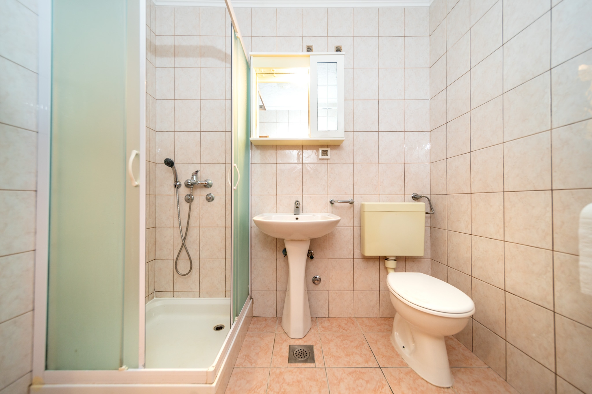 One bedroom apartment near beach Barbat, Rab  A-b