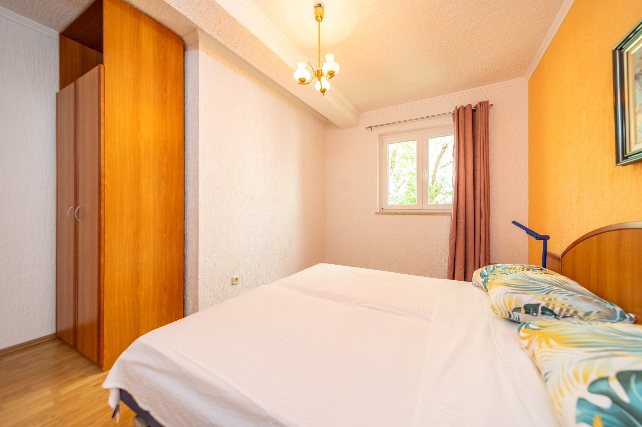 One bedroom apartment near beach Barbat, Rab  A-b