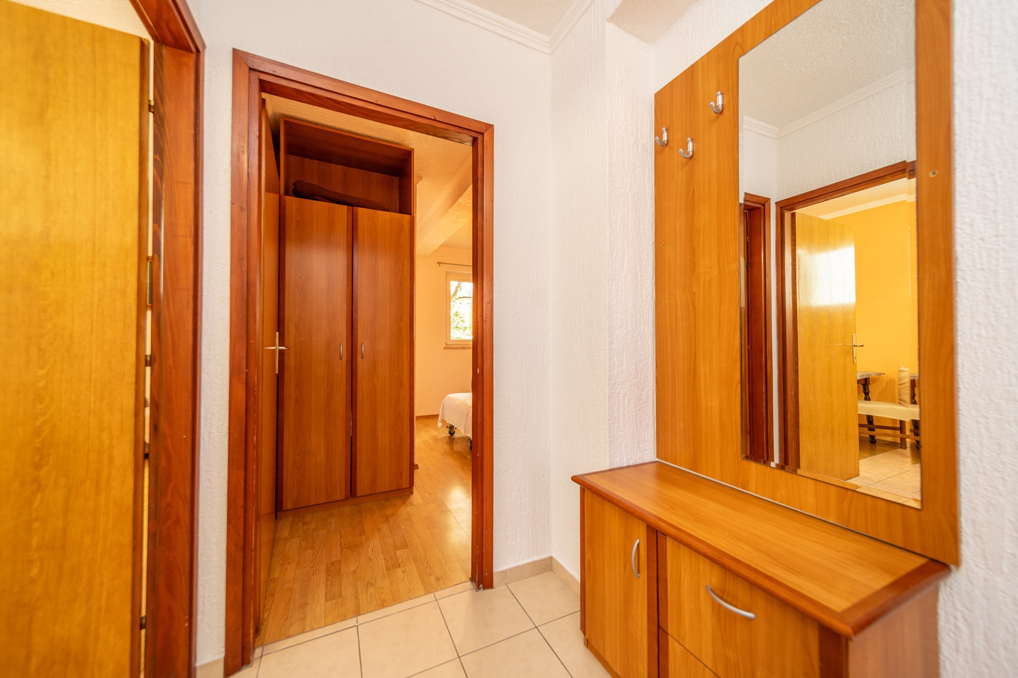 One bedroom apartment near beach Barbat, Rab  A-b