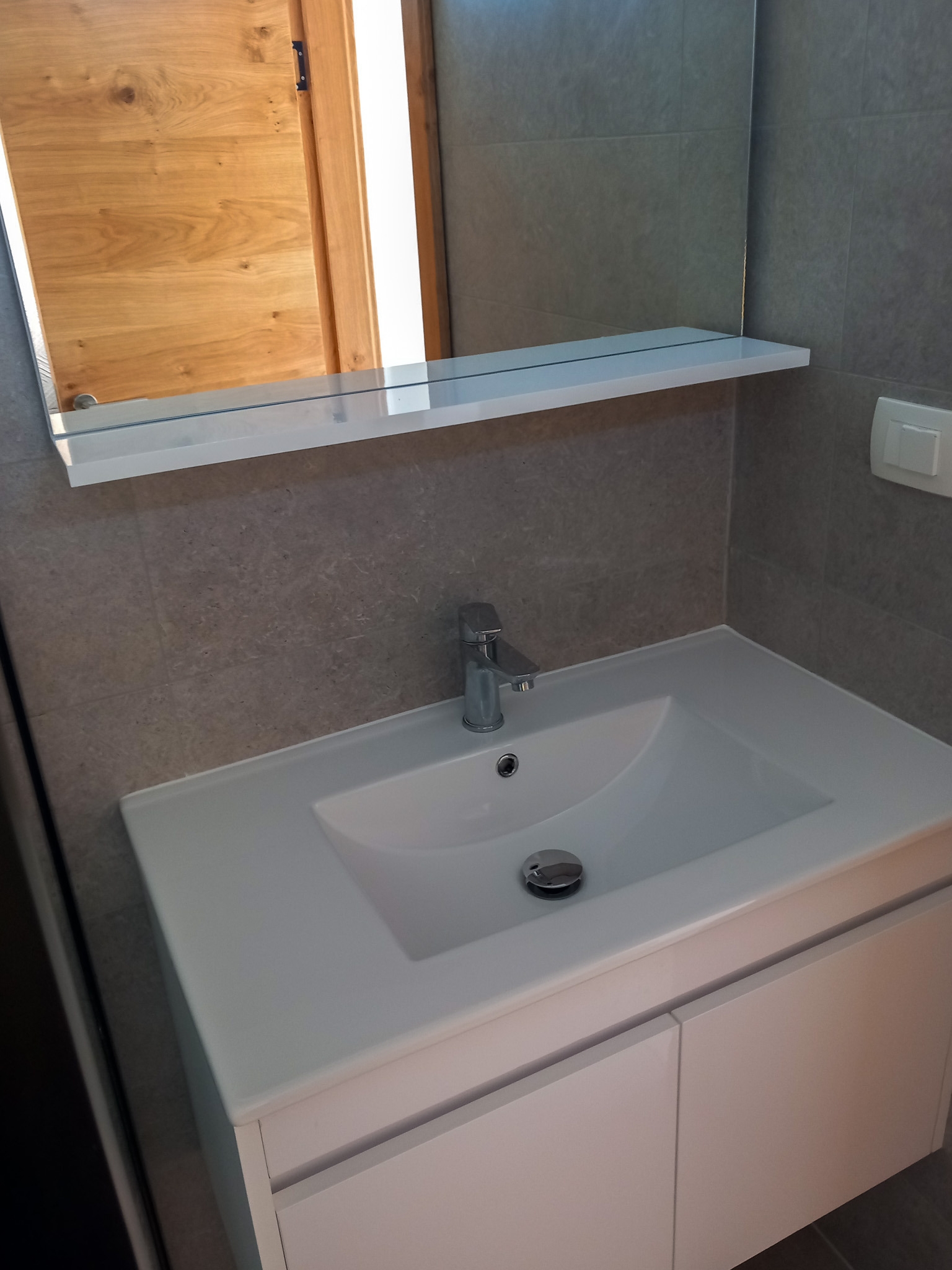 One bedroom apartment near beach Barbat, Rab  A-d