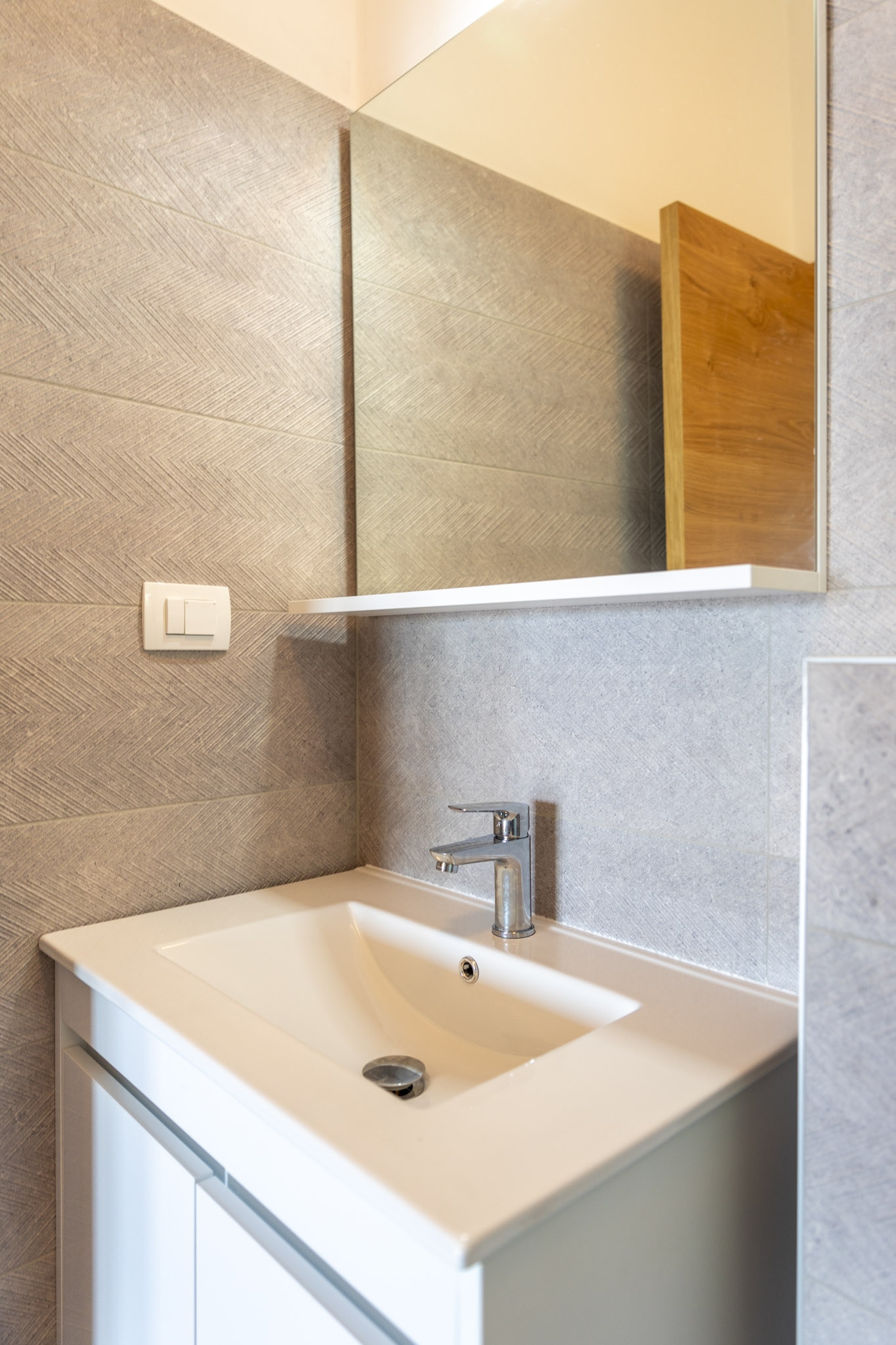 One bedroom apartment near beach Barbat, Rab  A-d