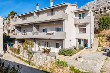 Objekt Stanići, Omiš, Objekt 14536 - Apartmaji s prodnato plažo.