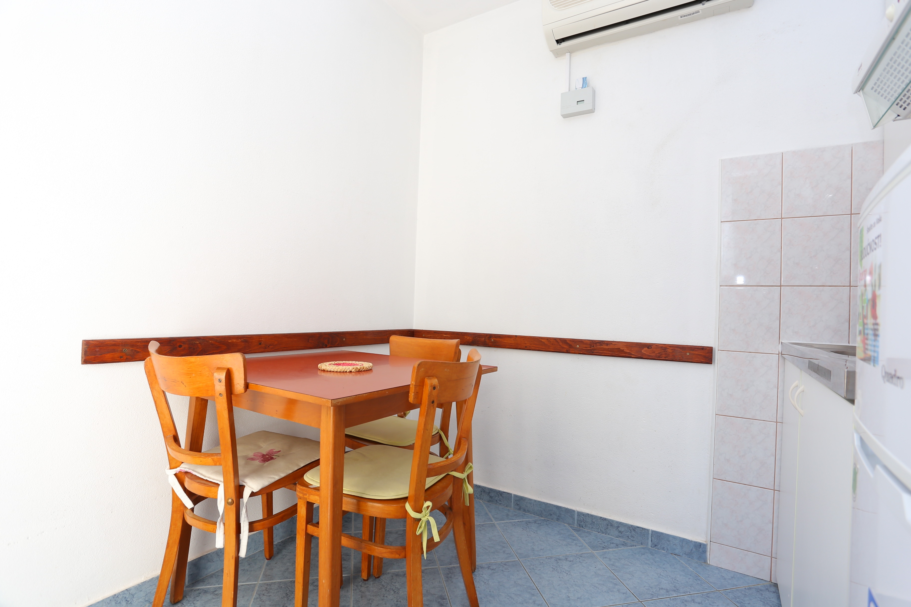 One bedroom apartment near beach Slatine, Čiovo (A-14541-c)