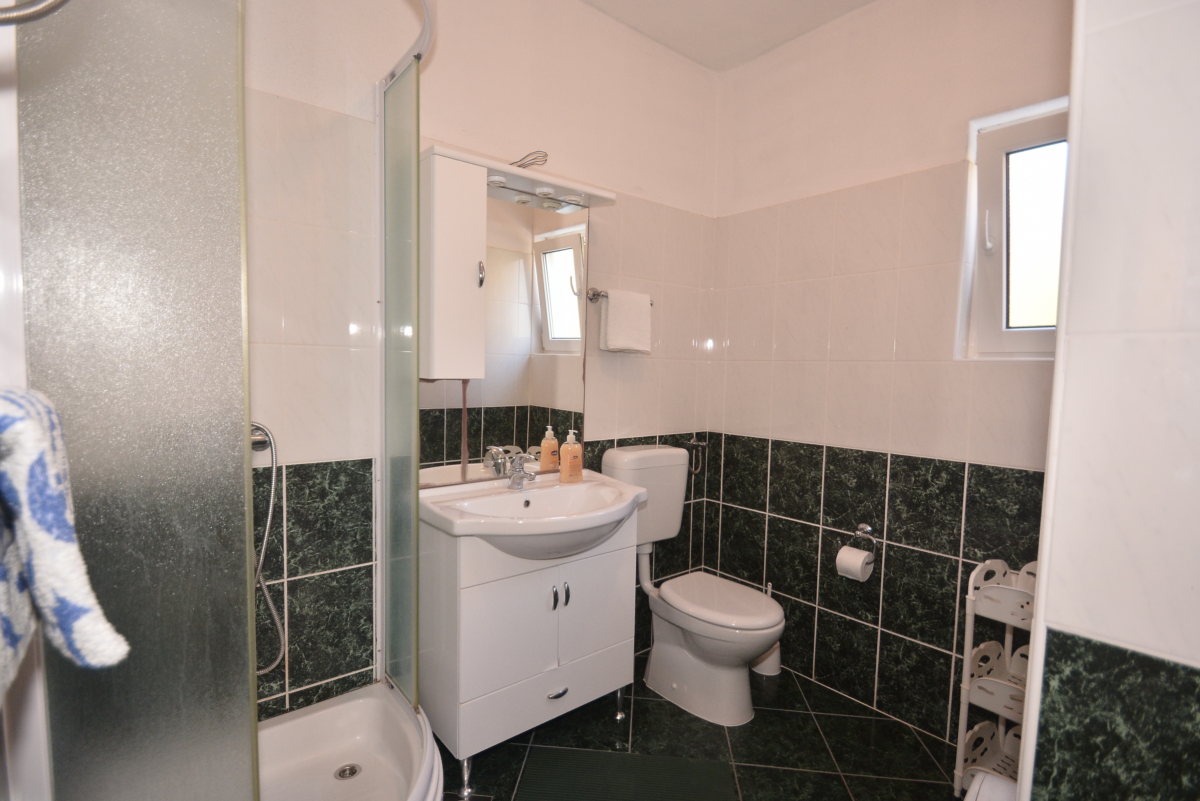 Two bedroom apartment with terrace and sea view Suhi Potok, Omiš  A-a