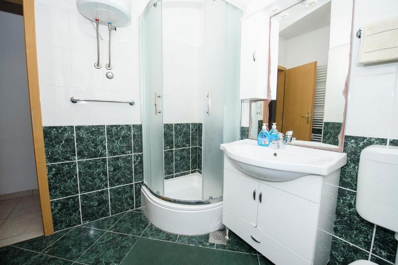 Two bedroom apartment with terrace and sea view Suhi Potok, Omiš  A-a
