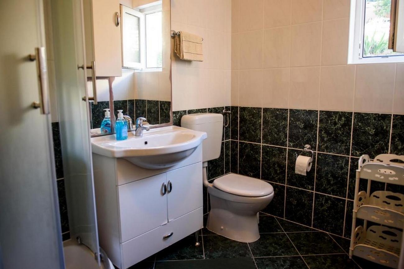 Two bedroom apartment with terrace and sea view Suhi Potok, Omiš  A-a