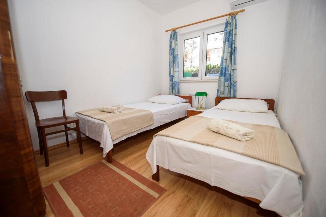 Two bedroom apartment with terrace and sea view Suhi Potok, Omiš  A-a