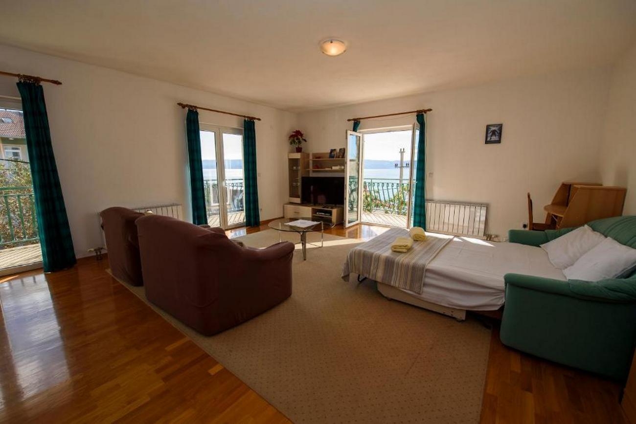 Two bedroom apartment with terrace and sea view Suhi Potok, Omiš (A-14555-a)