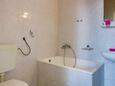 Salle de bain Pješčana Uvala, Salle de bain dans l’hébergement en type apartment, animaux acceptés et WiFi.