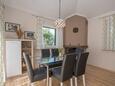 Salle à manger Kaštel, Salle à manger dans l’hébergement en type house, animaux acceptés et WiFi.