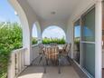 Ljubač, Terrasse dans l’hébergement en type apartment, avec la vue sur la mer, animaux acceptés et WiFi.