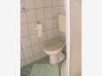 Koupelna Ljubač, Koupelna v ubytování typu studio-apartment, domácí mazlíčci povoleni a WiFi.