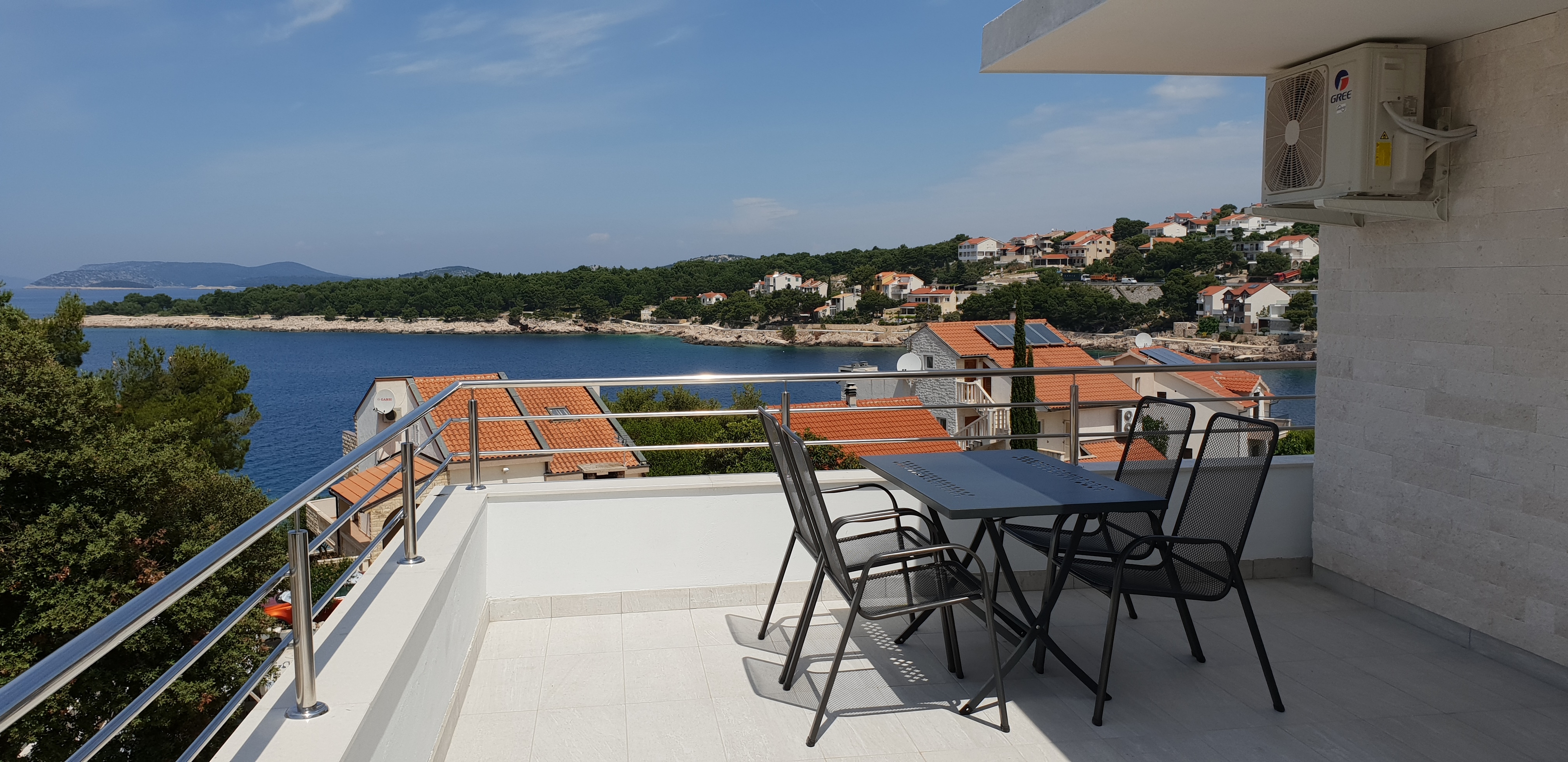 Two bedroom apartment with terrace and sea view Bilo, Primošten  A-f