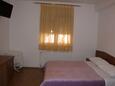 Ložnice Trilj, Ložnice v ubytování typu studio-apartment, s klimatizací, domácí mazlíčci povoleni a WiFi.