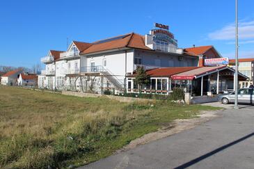 Objekt Trilj, Zagora, Objekt 14609 - Apartmani i sobe sa šljunčanom plažom.