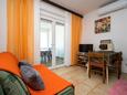 Столовая Petrčane, Столовая в размещении типа studio-apartment, доступный кондиционер, Домашние животные допускаются и WiFi.