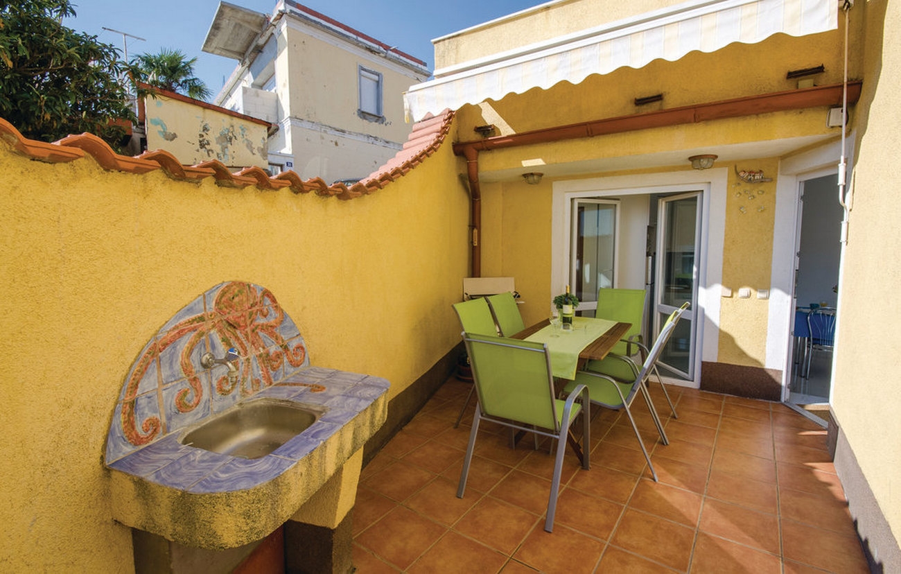 Three bedroom apartment with terrace Crikvenica  A-a