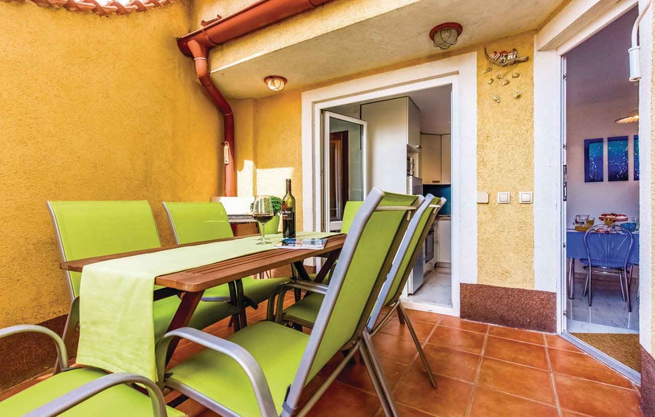 Three bedroom apartment with terrace Crikvenica  A-a