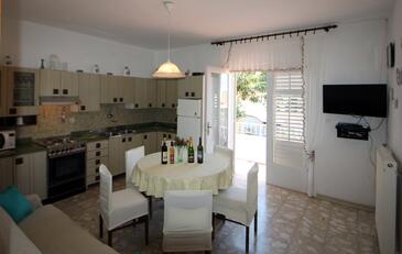Orebić, Dining room in the apartment, (pet friendly) and WiFi.