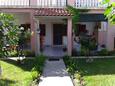 Privlaka, Zadar, Двор 14654 - Апартаменты с песчаным пляжем.