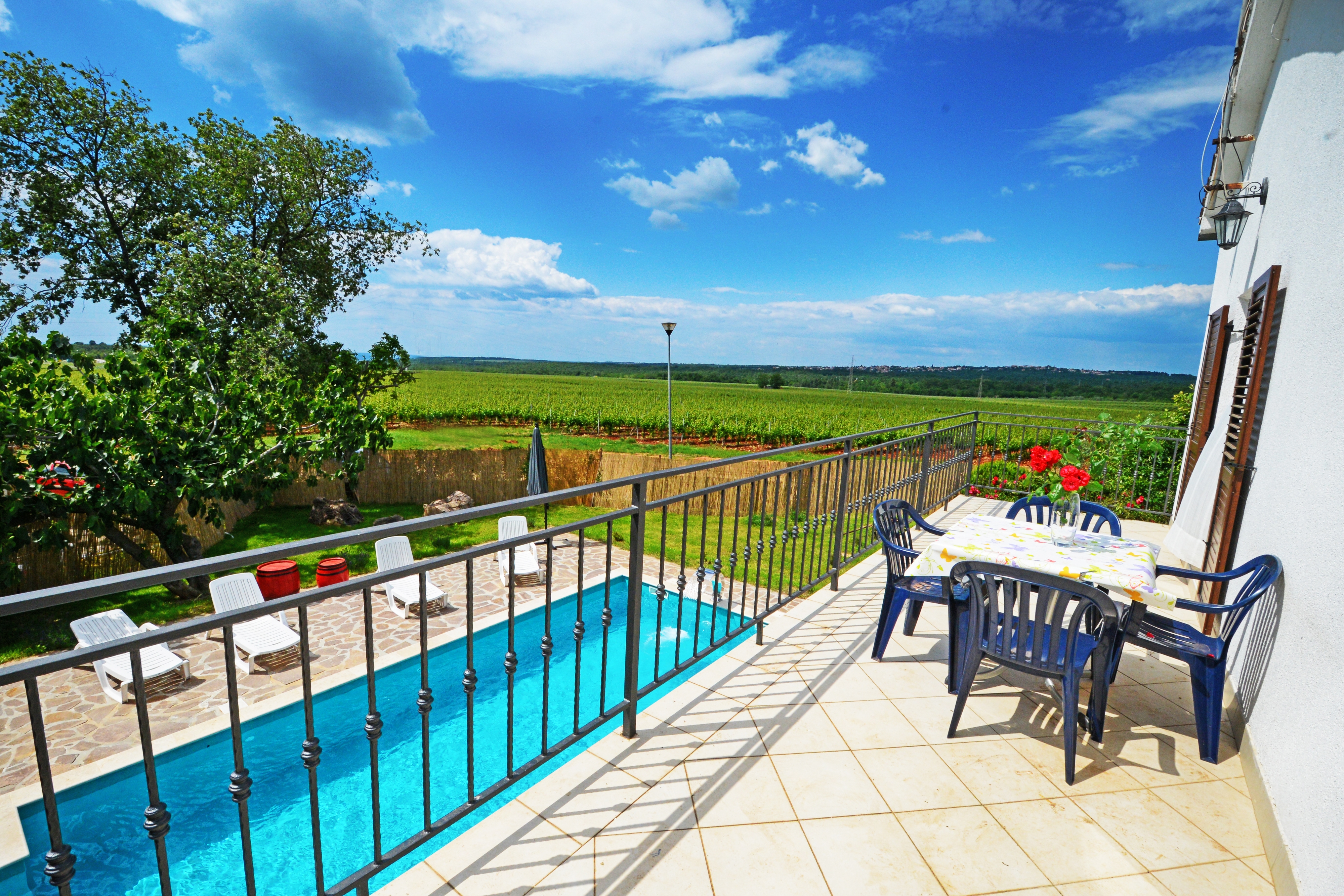 Four bedroom house with terrace and sea view Basarinka, Poreč  K
