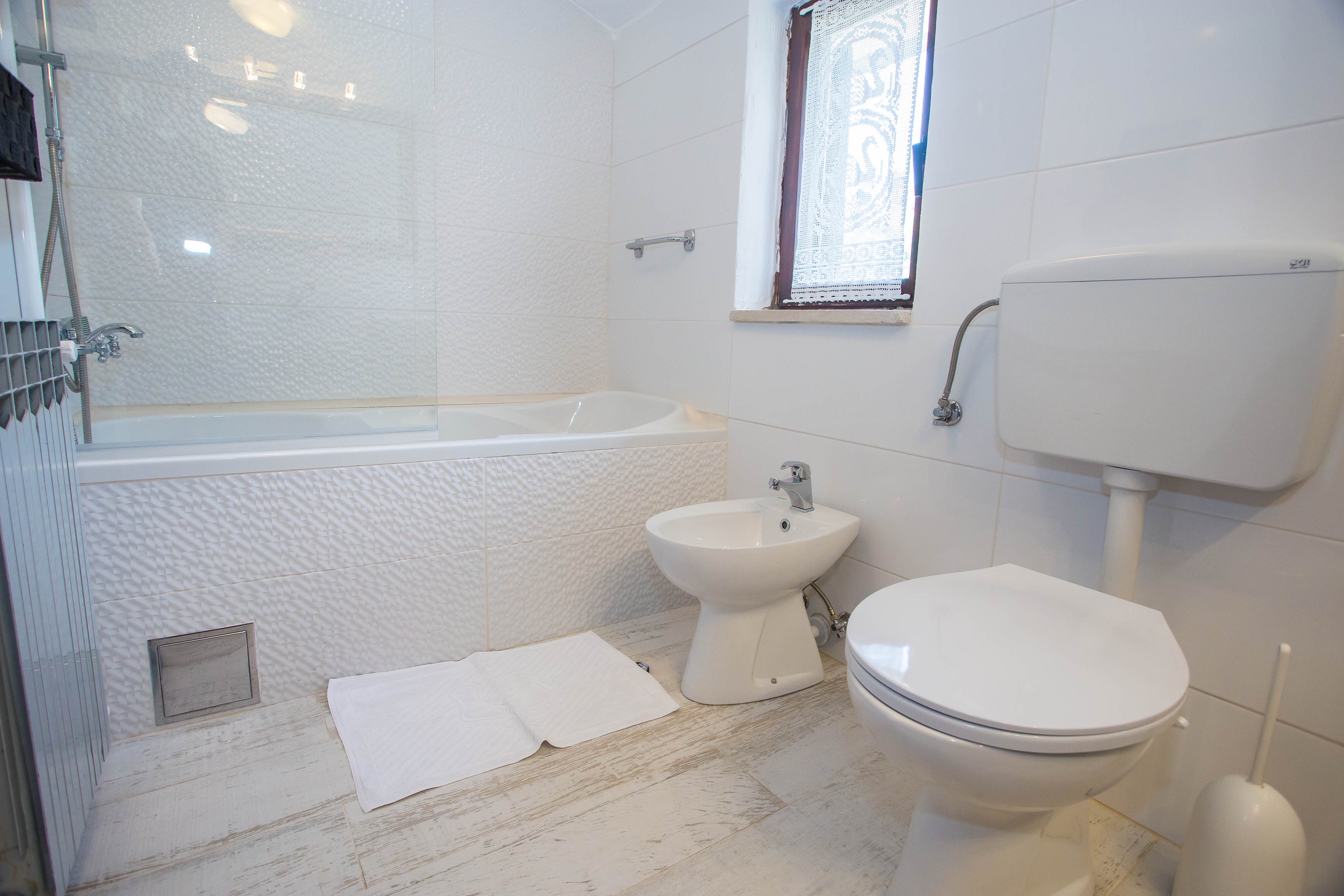 Four bedroom house with terrace and sea view Basarinka, Poreč  K